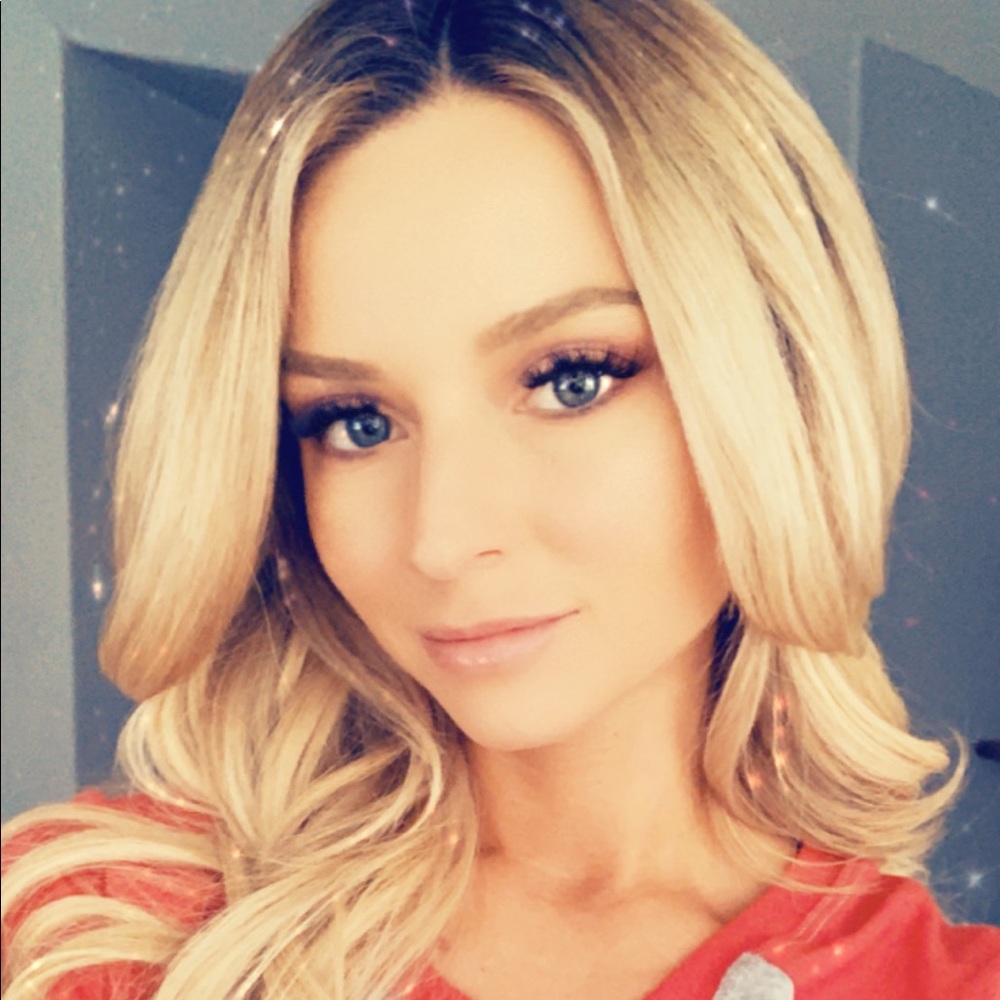 Meet your Posher, Courtney